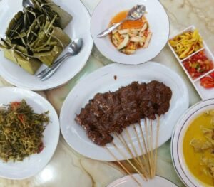 Makassar? Pasti Kuliner Bahari Dan Wisata Bahari